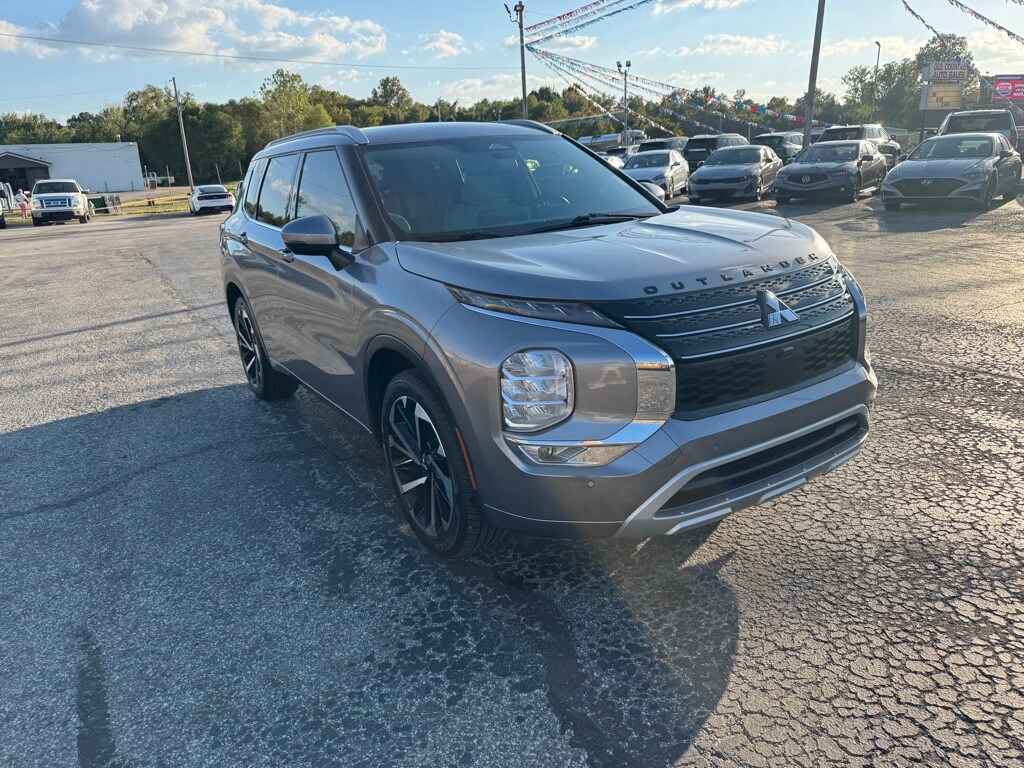 2022 Mitsubishi Outlander SEL photo 3