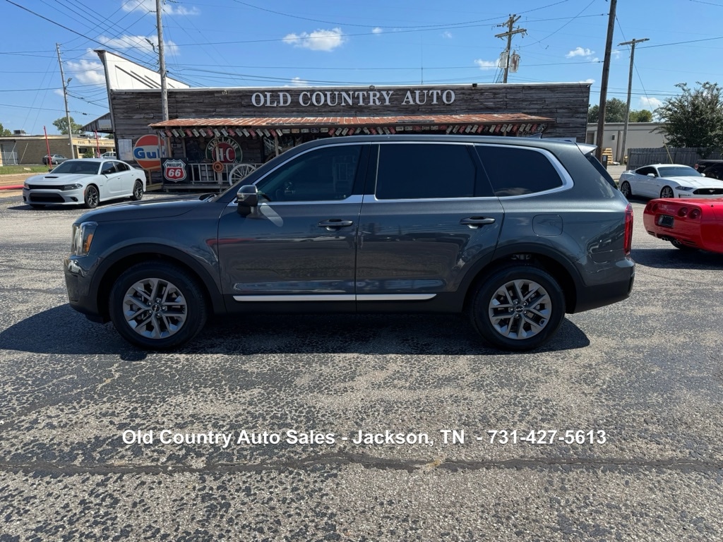 2024 Kia Telluride LX's photo