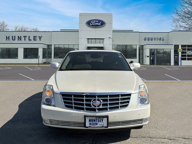 2008 Cadillac DTS Base photo 2