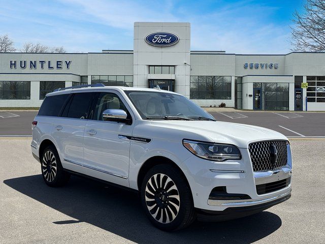 2024 Lincoln Navigator Black Label photo 3