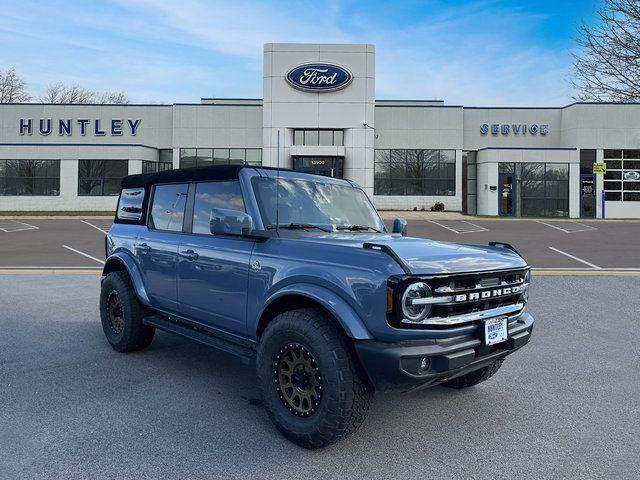 2023 Ford Bronco Outer Banks photo 2