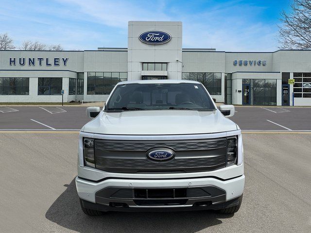 2023 Ford F-150 Lightning Lariat photo 2