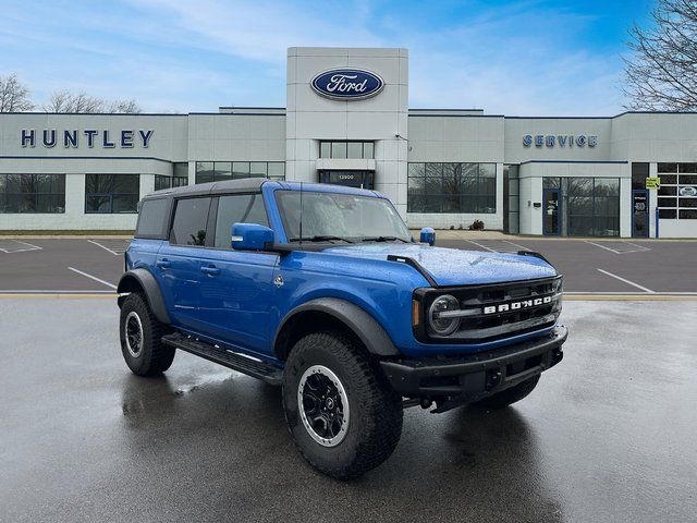 2022 Ford Bronco Outer Banks photo 3