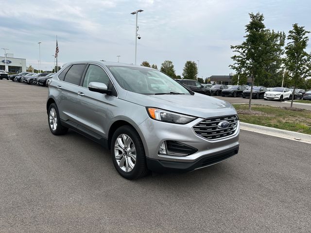 2024 Ford Edge Titanium photo 3