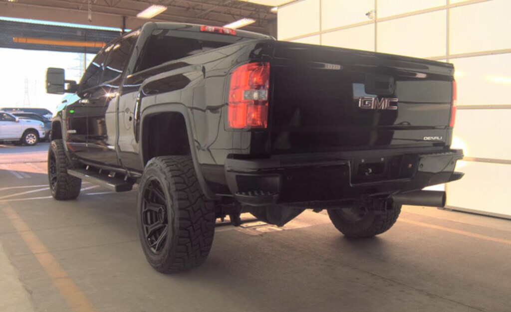 Used 2017 GMC Sierra 2500HD Denali Truck Crew Cab