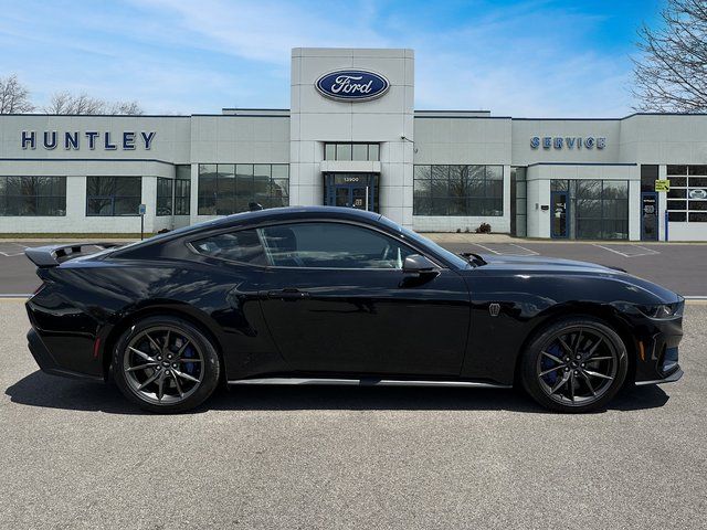 2024 Ford Mustang Dark Horse photo 4