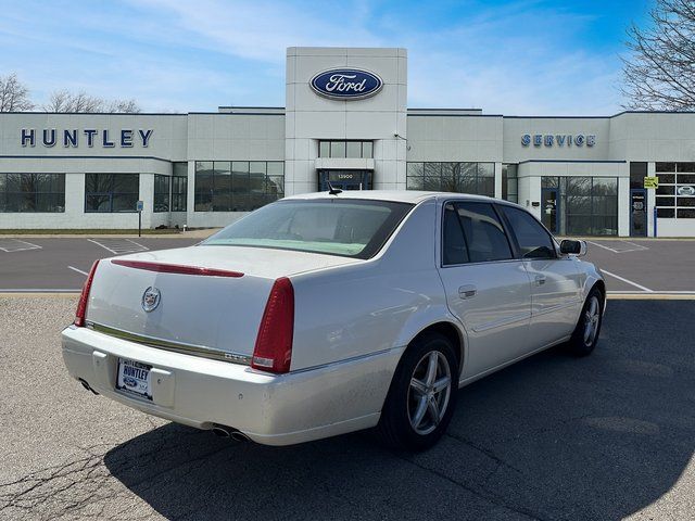 2008 Cadillac DTS Base photo 4