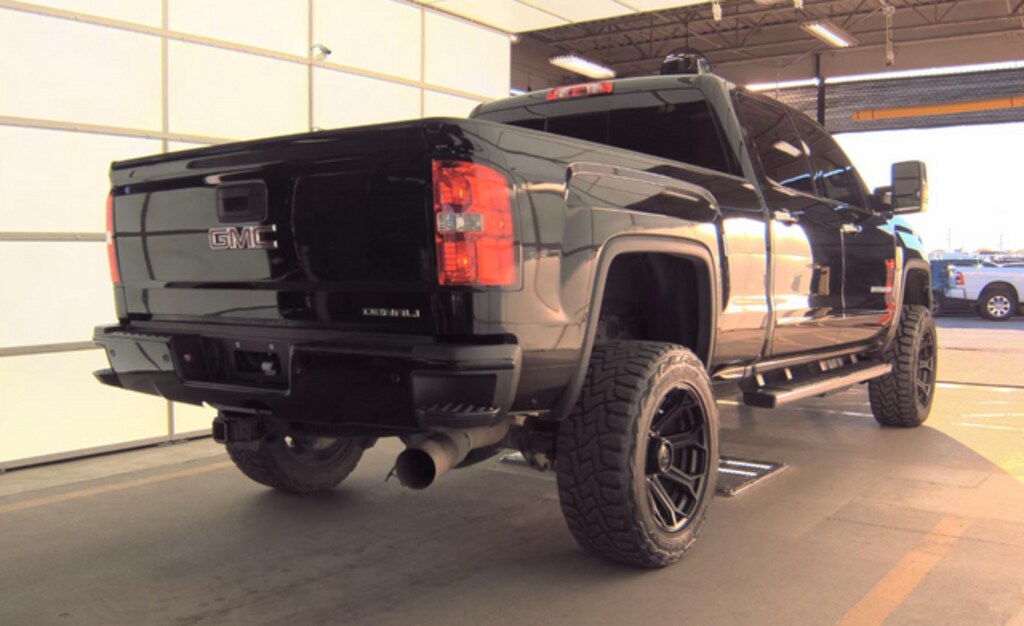 Used 2017 GMC Sierra 2500HD Denali Truck Crew Cab