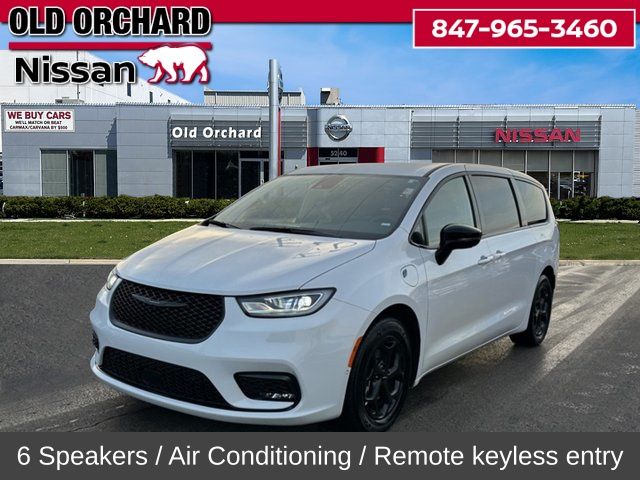 2024 Chrysler Pacifica PHEV Select's photo