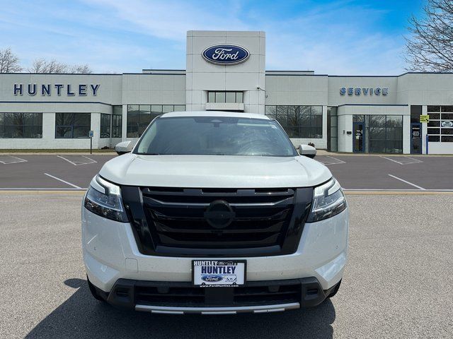 2023 Nissan Pathfinder Platinum photo 2