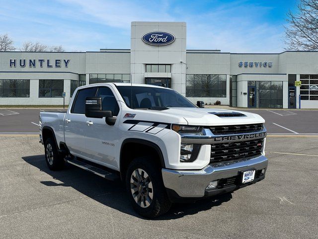 2022 Chevrolet Silverado 3500HD LT photo 2