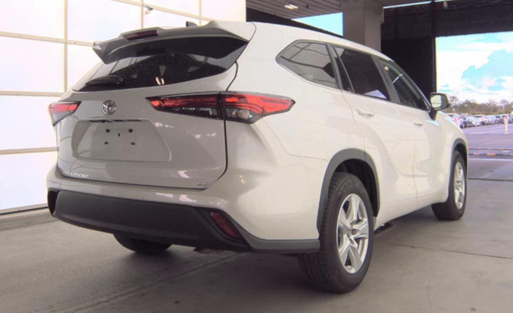 Used 2023 Toyota Highlander L SUV