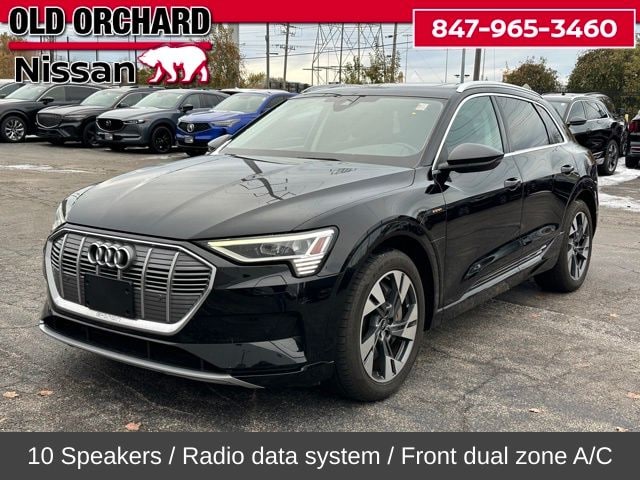 2022 Audi e-tron Premium's photo