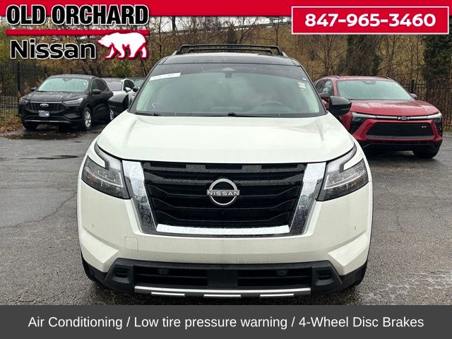 2023 Nissan Pathfinder SL photo 2