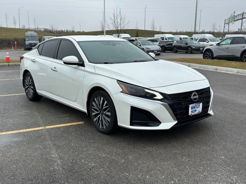 Used 2023 Nissan Altima 2.5 SV Sedan