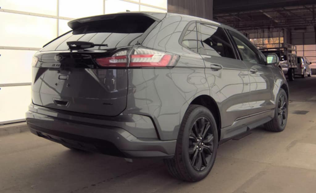 Used 2024 Ford Edge SE SUV