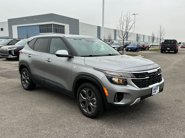 2024 Kia Seltos LX photo 2
