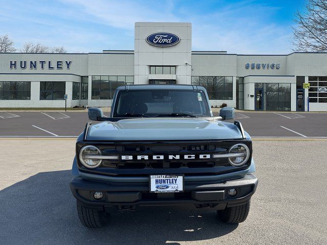 2022 Ford Bronco Outer Banks photo 2