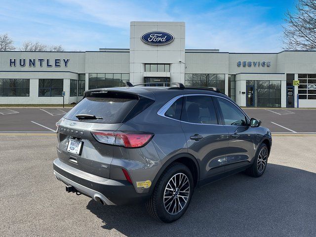 2022 Ford Escape Plug-In Hybrid Titanium photo 3