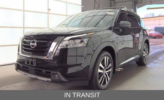 2023 Nissan Pathfinder Platinum's photo