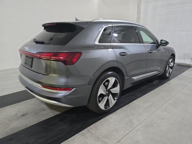 2019 Audi e-tron Prestige photo 3