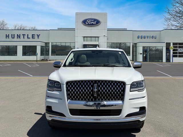 2024 Lincoln Navigator Black Label photo 2