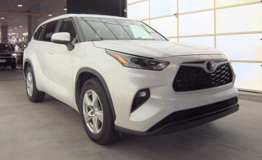 Used 2023 Toyota Highlander L SUV