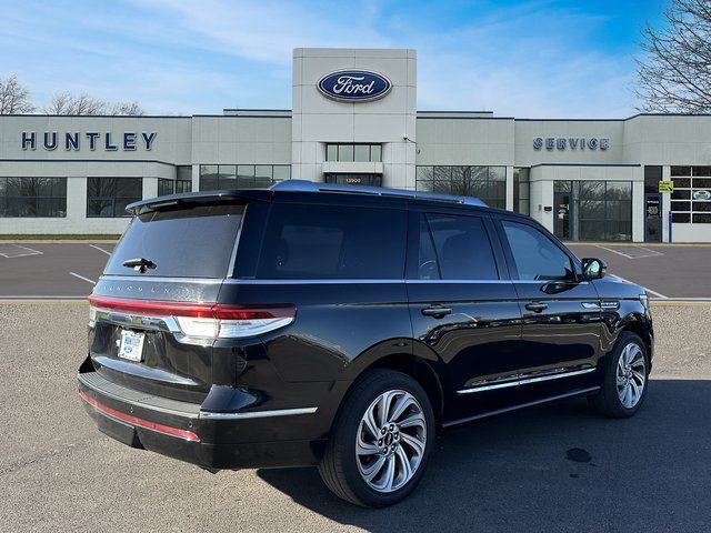 2023 Lincoln Navigator Reserve photo 2