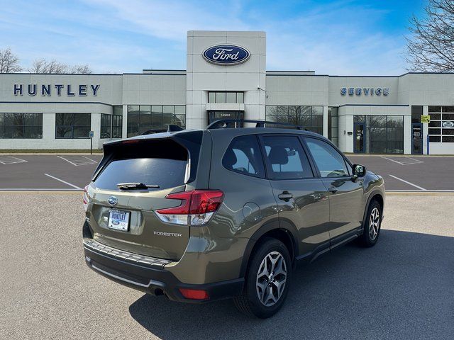 2024 Subaru Forester Premium photo 4