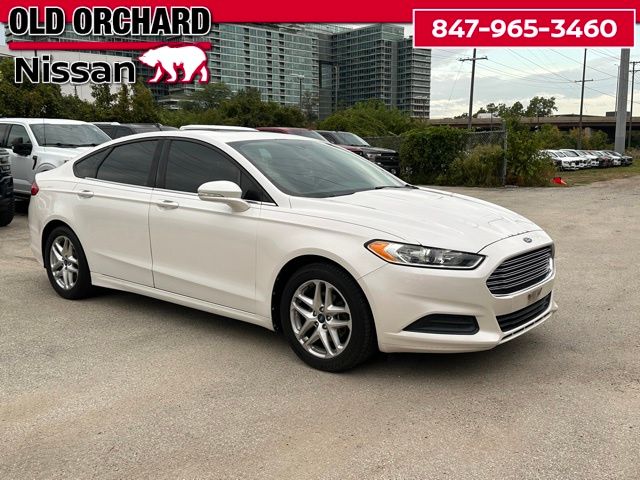 2013 Ford Fusion SE photo 2