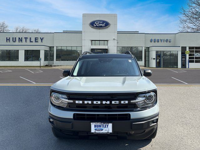 2022 Ford Bronco Sport Outer Banks photo 2