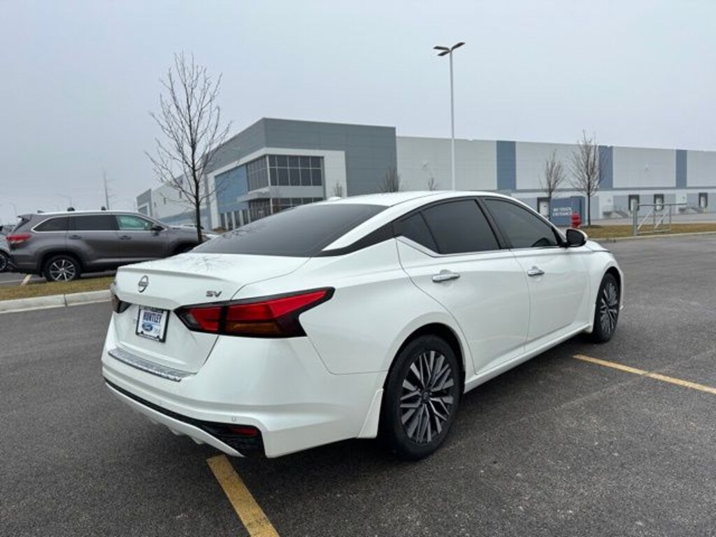 Used 2023 Nissan Altima 2.5 SV Sedan