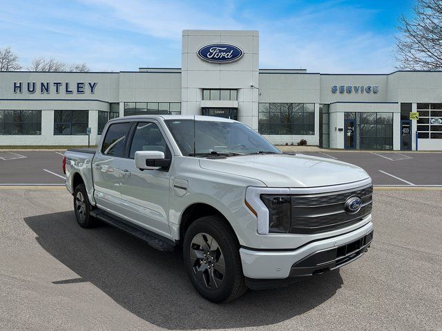 2023 Ford F-150 Lightning Lariat photo 3