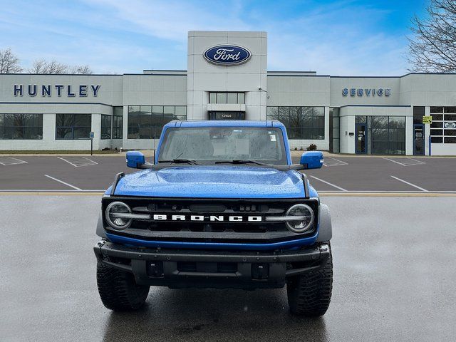 2022 Ford Bronco Outer Banks photo 2