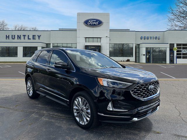 2024 Ford Edge Titanium photo 3