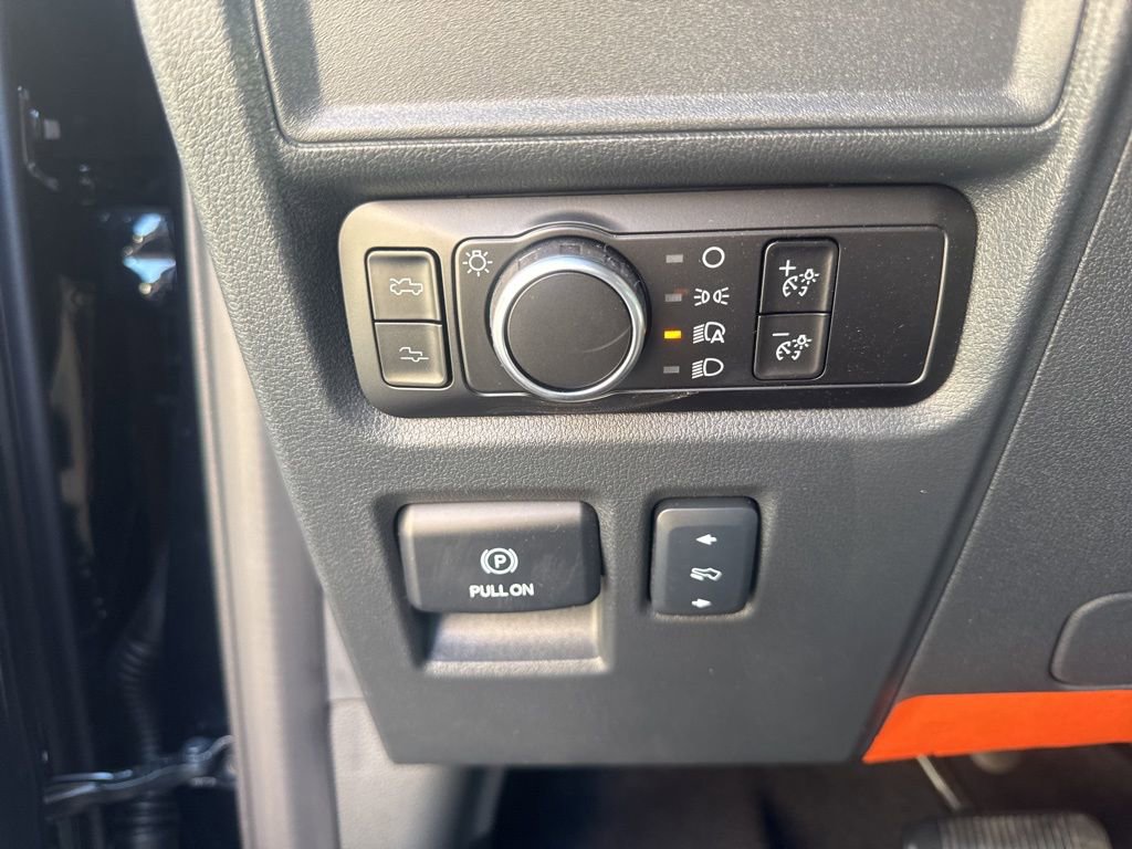 2025 Ford F-150 Lightning Platinum - Photo 40