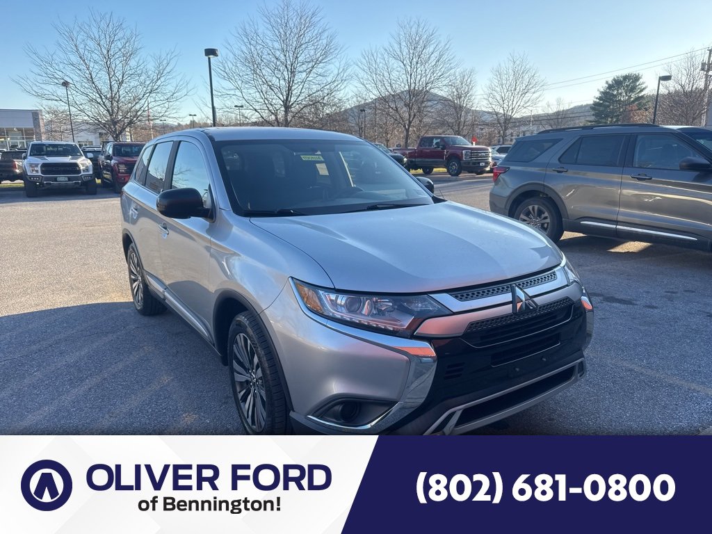 2020 Mitsubishi Outlander ES's photo