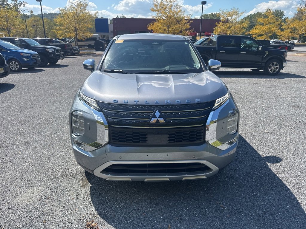 2022 Mitsubishi Outlander SE photo 2