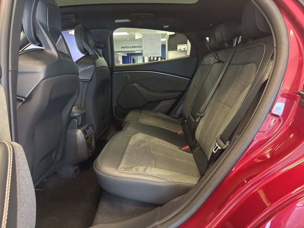 2025 Ford Mustang Mach-E GT - Photo 18