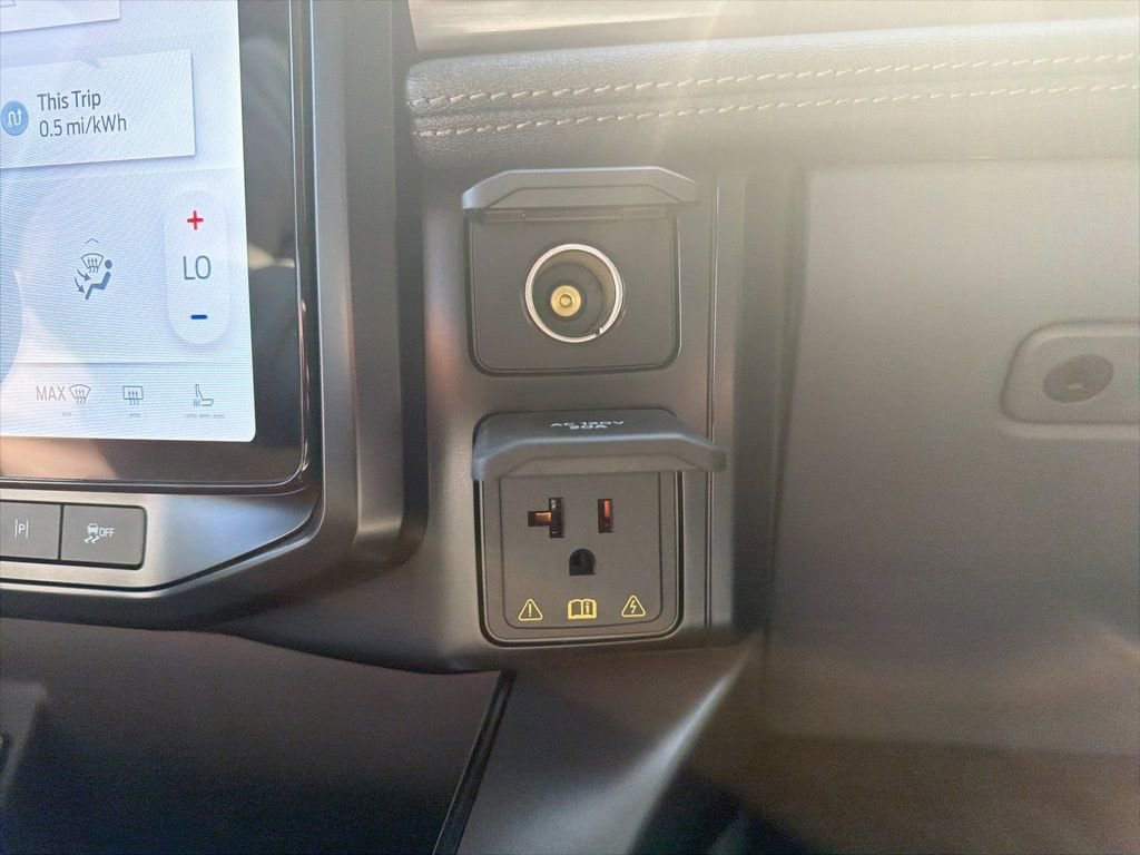 2025 Ford F-150 Lightning Flash - Photo 28