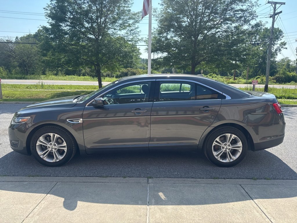 2018 Ford Taurus SEL photo 3