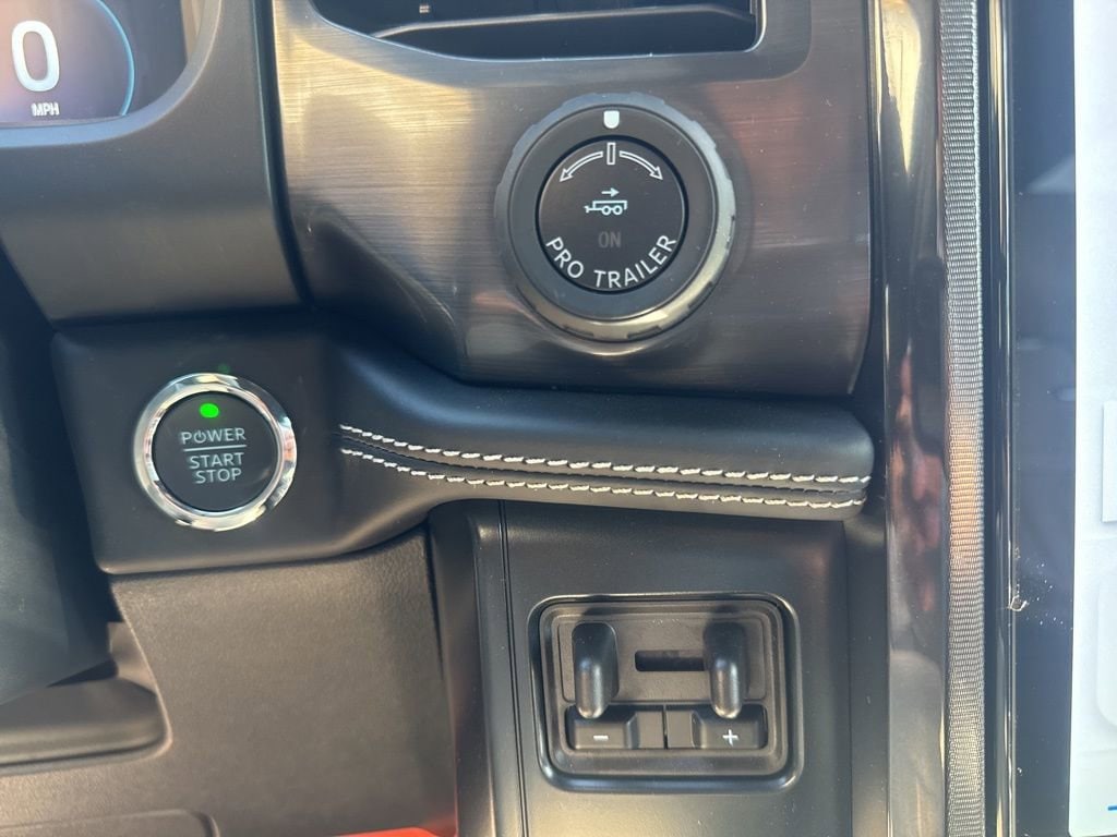 2025 Ford F-150 Lightning Platinum - Photo 30