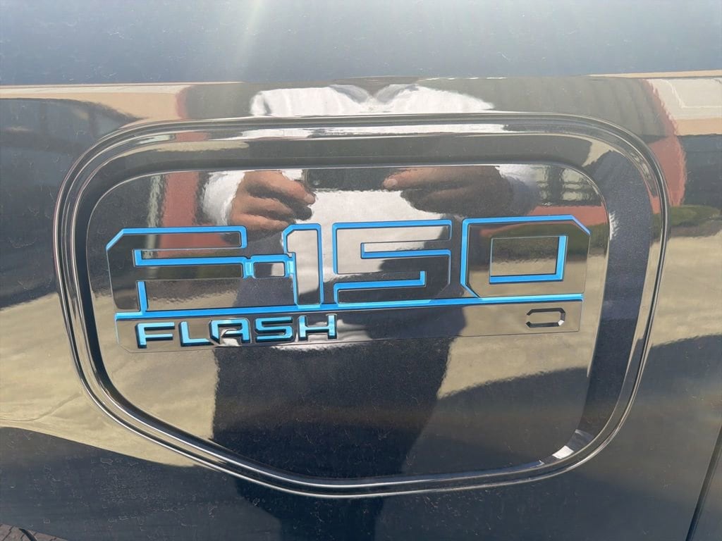 2025 Ford F-150 Lightning Flash - Photo 14