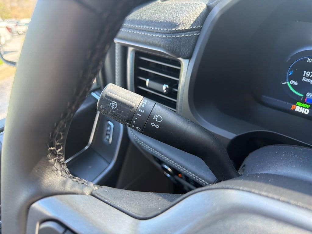 2025 Ford F-150 Lightning Flash - Photo 36