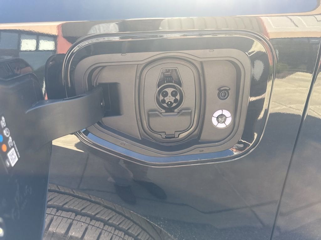 2025 Ford F-150 Lightning Platinum - Photo 14