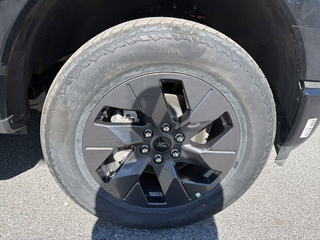 2025 Ford F-150 Lightning Flash - Photo 13