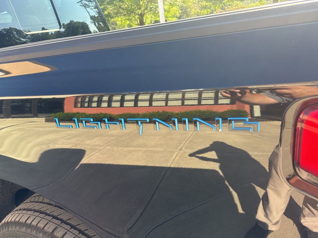 2025 Ford F-150 Lightning Platinum - Photo 16