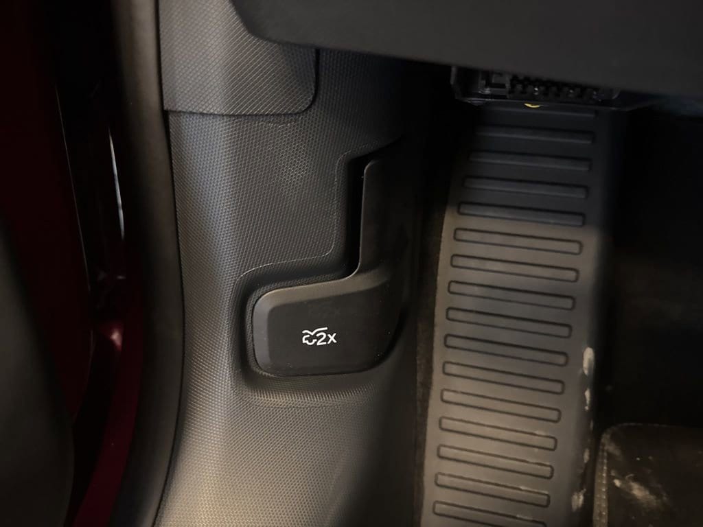 2025 Ford Mustang Mach-E GT - Photo 33