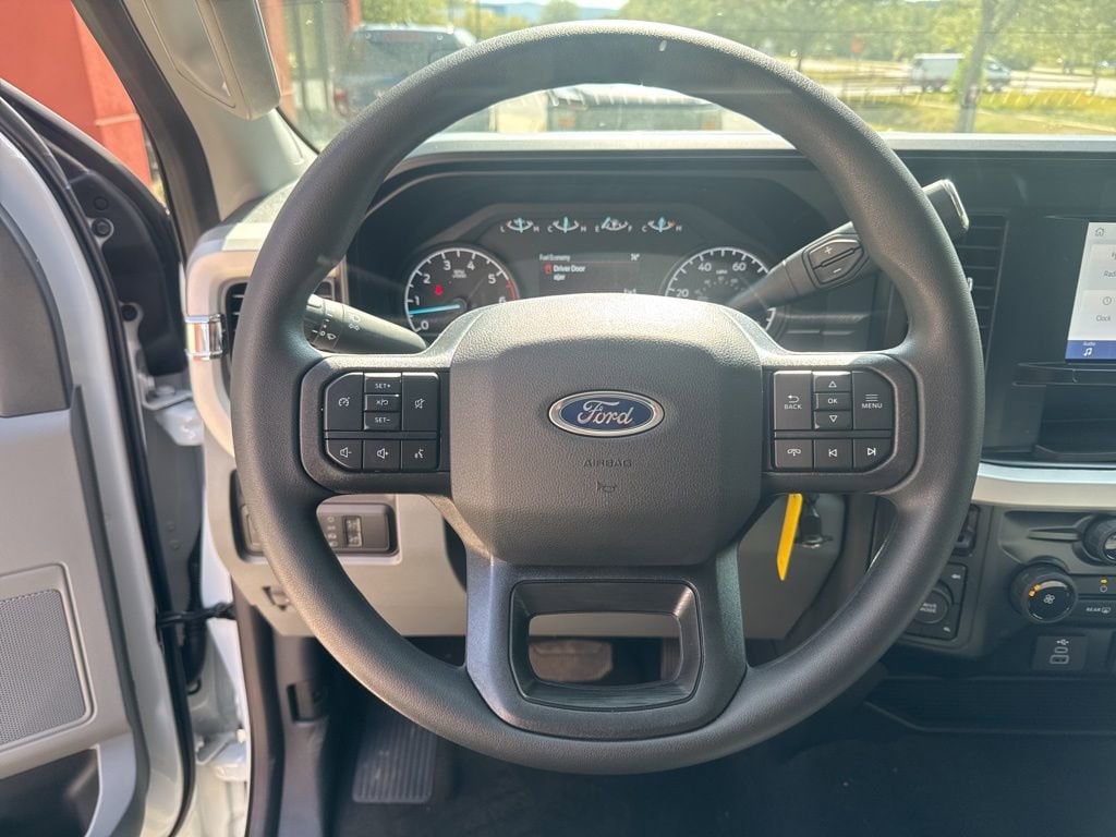 2025 Ford F-350 Super Duty XL - Photo 33