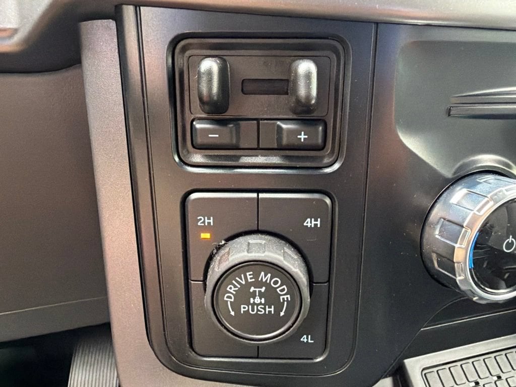 2025 Ford F-150 XLT - Photo 28